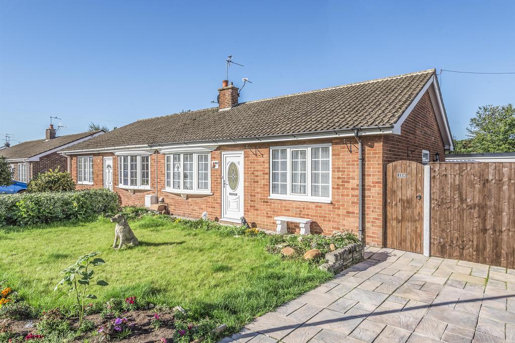 Croft Way, Camblesforth, Selby, YO8 8JJ 2 bed semidetached bungalow