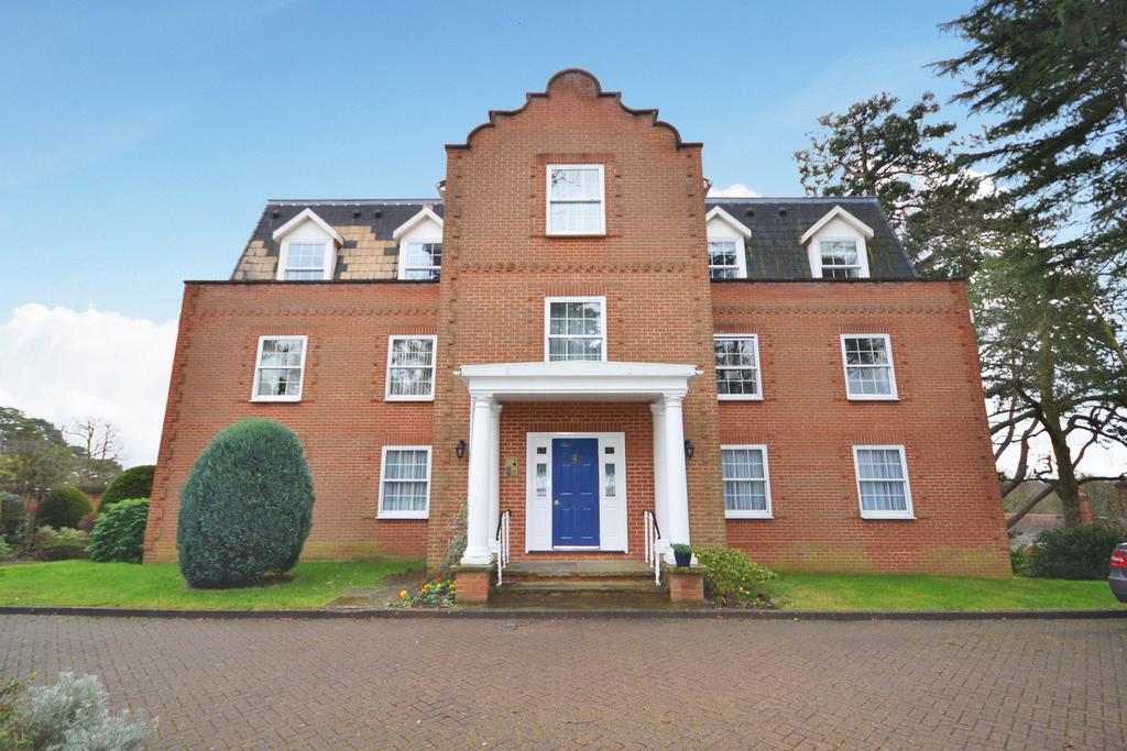 Holywell, Hook Heath Road, Woking, GU22 2 bed apartment £700,000