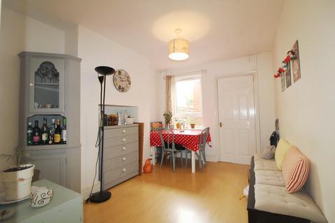 3 bedroom terraced house to rent, Watlington Street, Reading, RG1