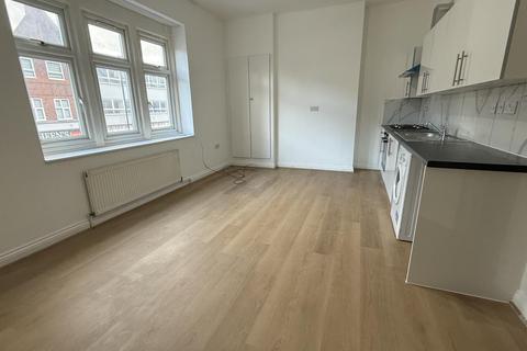 2 bedroom apartment to rent, Green Lanes, Palmers Green, N13