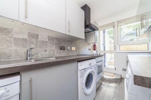 5 bedroom house share to rent - Bright Double Room to Rent in Shared Flat Stoford Close,Southfields.