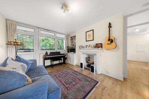 2 bedroom flat for sale, Watford Close, SW11 4QS