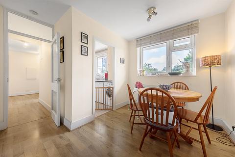 2 bedroom flat for sale, Watford Close, SW11 4QS