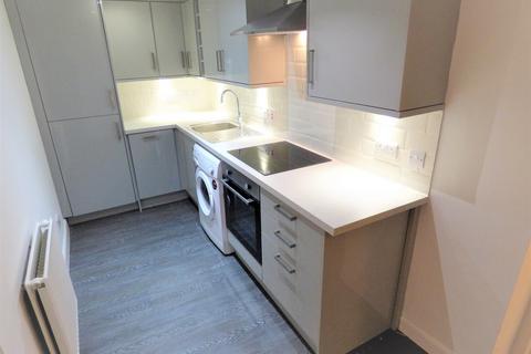 2 bedroom flat to rent, Ivonhurst, Bowdon