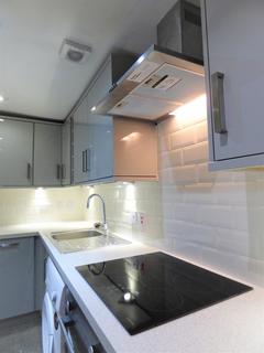 2 bedroom flat to rent, Ivonhurst, Bowdon