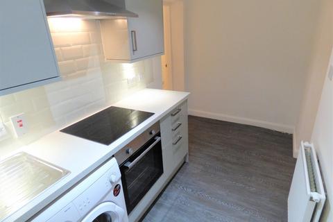 2 bedroom flat to rent, Ivonhurst, Bowdon