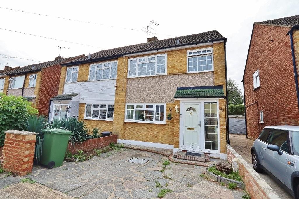 Birch Close, Romford, RM7 3 bed semidetached house £400,000