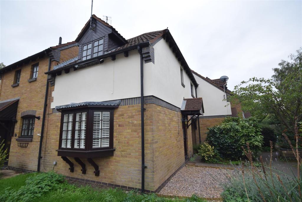 Hunting Gate Mews, Twickenham 1 bed terraced house £325,000