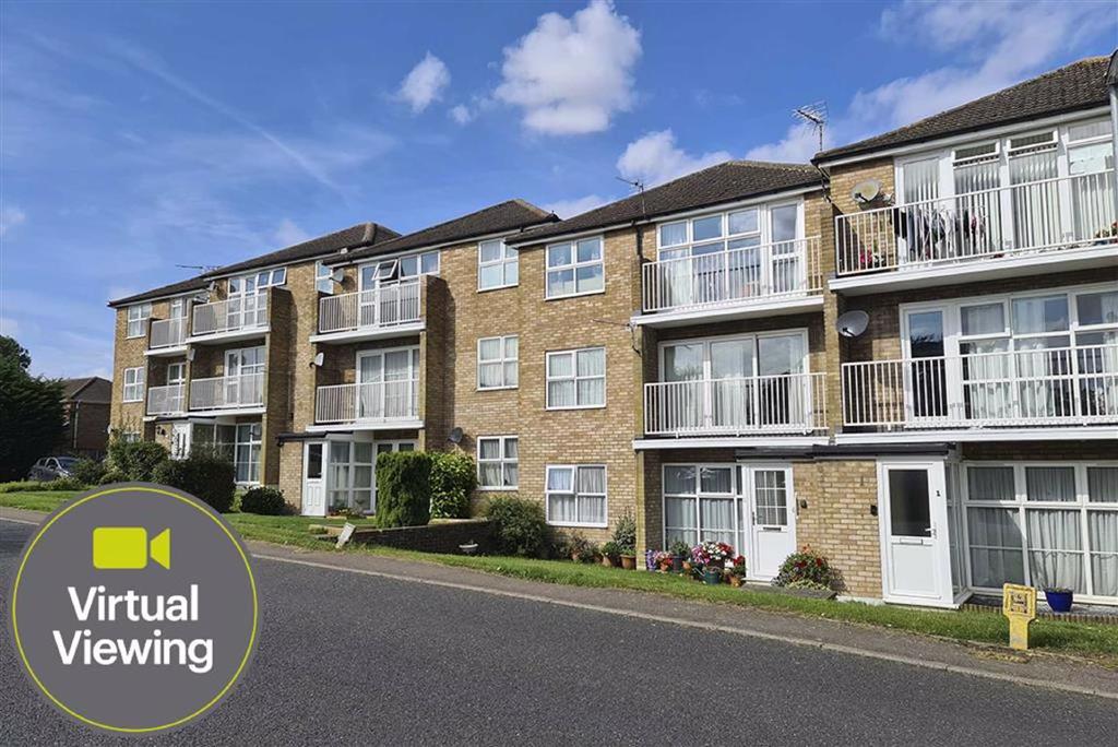 Dulverton Court, Bideford Green, Linslade 2 bed flat £185,000