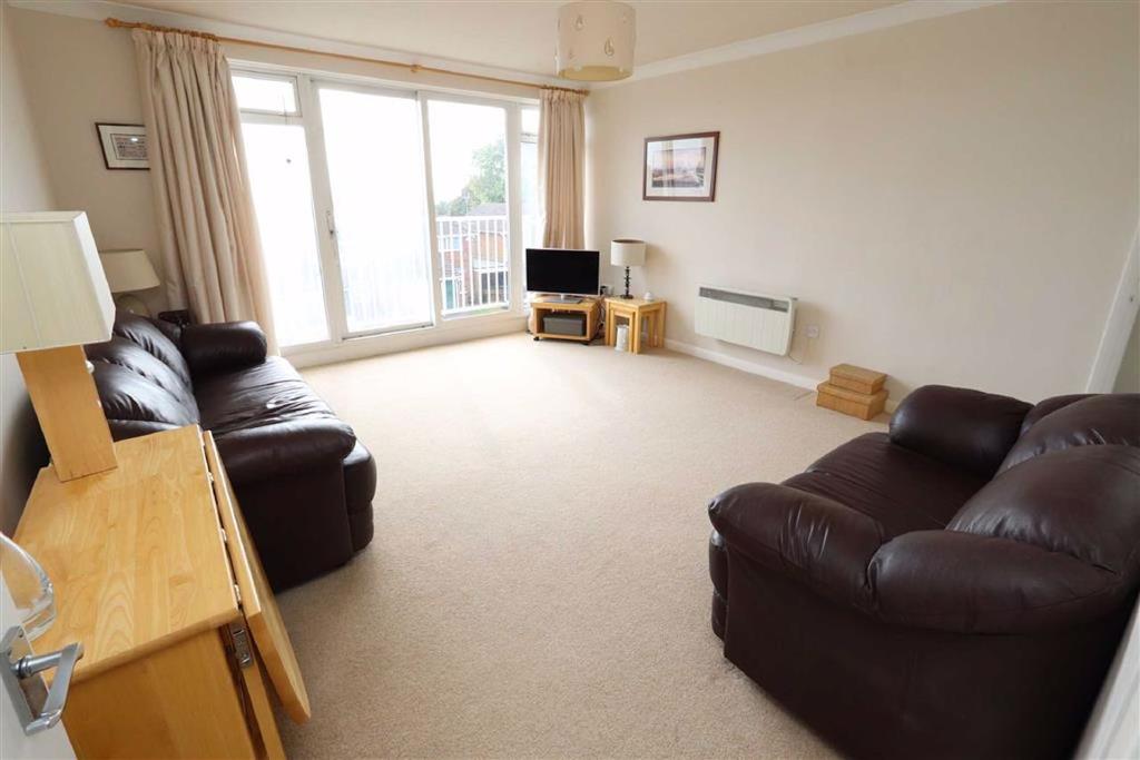 Dulverton Court, Bideford Green, Linslade 2 bed flat £185,000