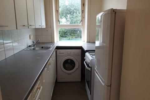 3 bedroom flat to rent, Earl Street, Scotstoun G14