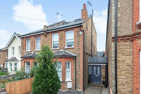 16 Dinton Road, Kingston Upon Thames, KT2 5JT