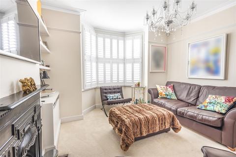 16 Dinton Road, Kingston Upon Thames, KT2 5JT