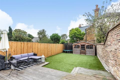 16 Dinton Road, Kingston Upon Thames, KT2 5JT