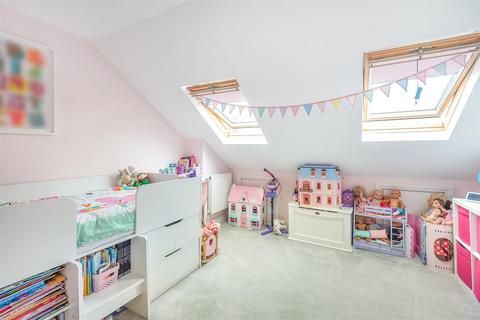 16 Dinton Road, Kingston Upon Thames, KT2 5JT
