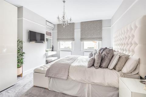 16 Dinton Road, Kingston Upon Thames, KT2 5JT