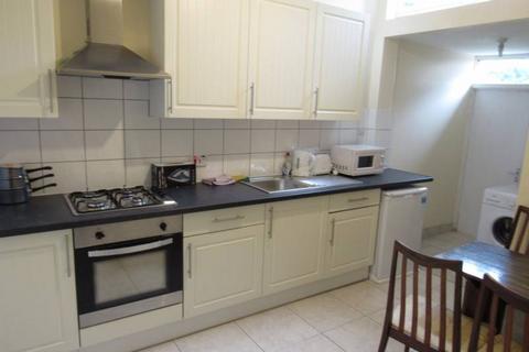 1 bedroom in a house share to rent, Arnold Road N15