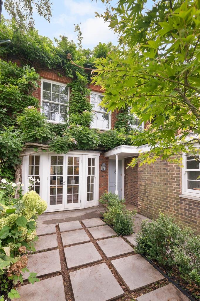Pembroke Gardens Close, Kensington, London 3 bed terraced house £