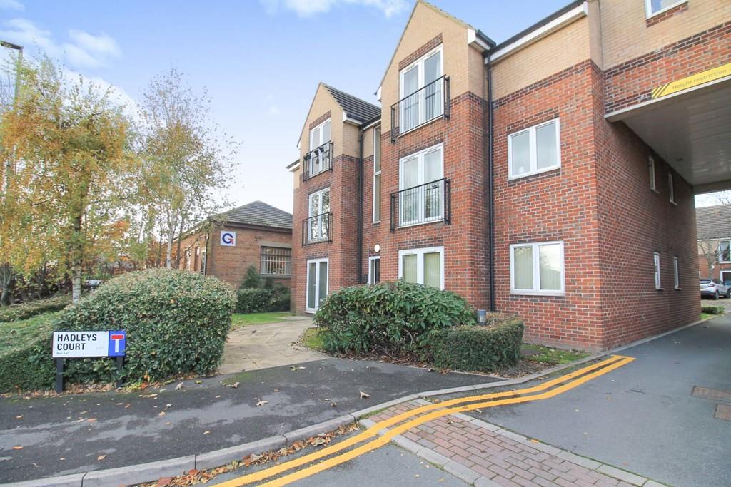 Hadleys Court, Gildersome 2 bed apartment £695 pcm (£160 pw)