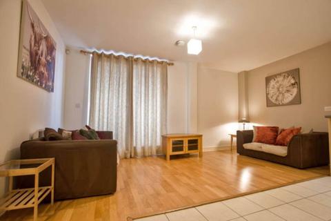 2 bedroom apartment to rent, Dyche Street, Manchester M4