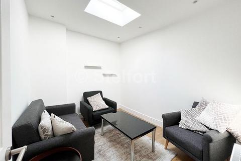 2 bedroom flat to rent, Junction Road, London, N19