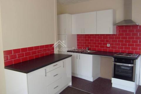 2 bedroom flat to rent, Huddersfield Road, Dewsbury