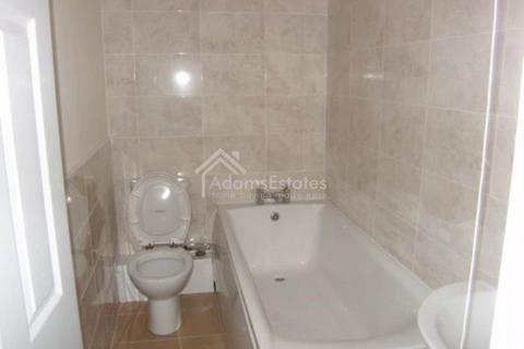 2 bedroom flat to rent, Huddersfield Road, Dewsbury