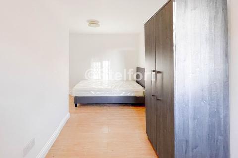 2 bedroom apartment to rent, Grafton Road, London, NW5