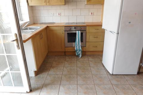 1 bedroom ground floor flat to rent, Wren Avenue,Annex, Southall