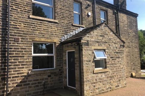 4 bedroom semi-detached house to rent, Saddleworth road, Greetland, Halifax HX4