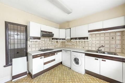 15a Sylvan Avenue, London, NW7 2JH