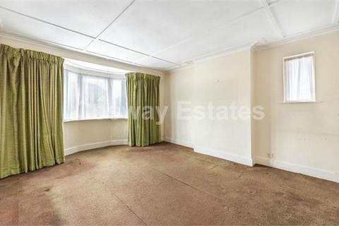 15a Sylvan Avenue, London, NW7 2JH