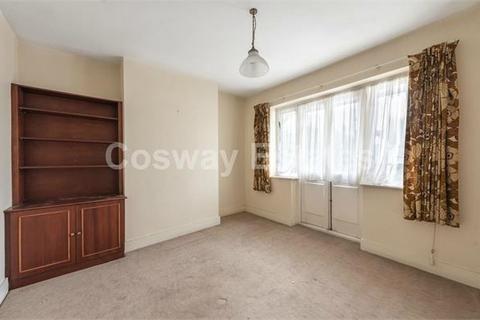 15a Sylvan Avenue, London, NW7 2JH