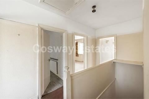 15a Sylvan Avenue, London, NW7 2JH