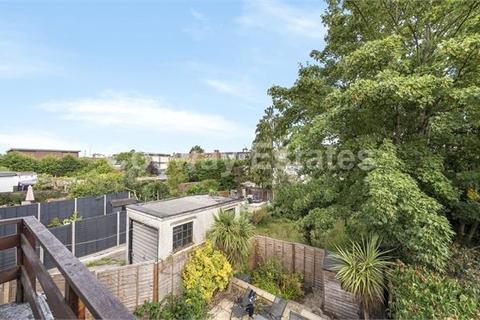 15a Sylvan Avenue, London, NW7 2JH