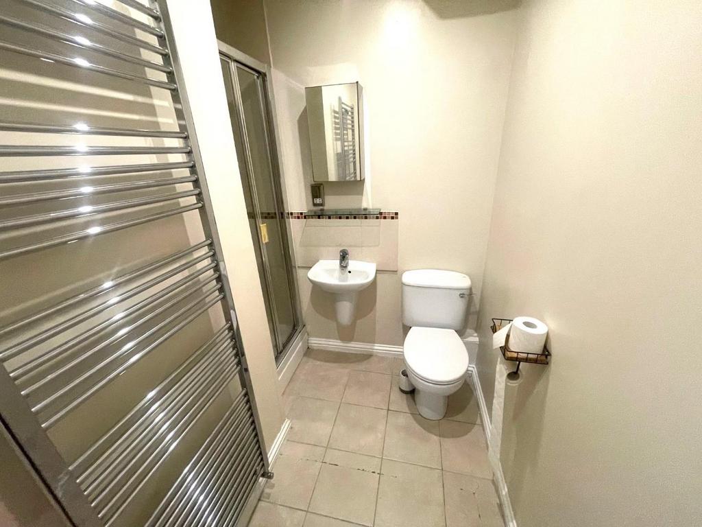 SHOWER ROOM.jpg
