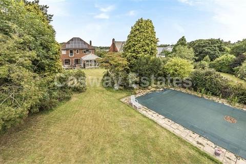 4 Abbey View, London, NW7 4PB