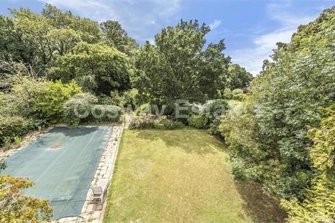 4 Abbey View, London, NW7 4PB