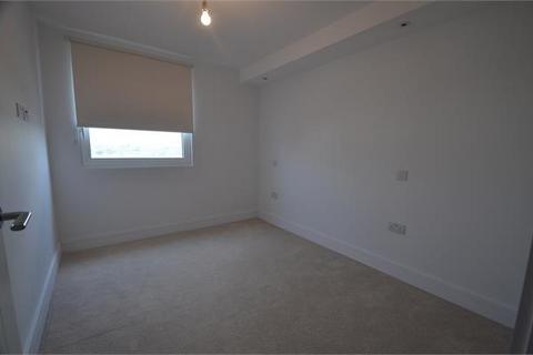 2 bedroom flat to rent, Station Road, Edgware, HA8