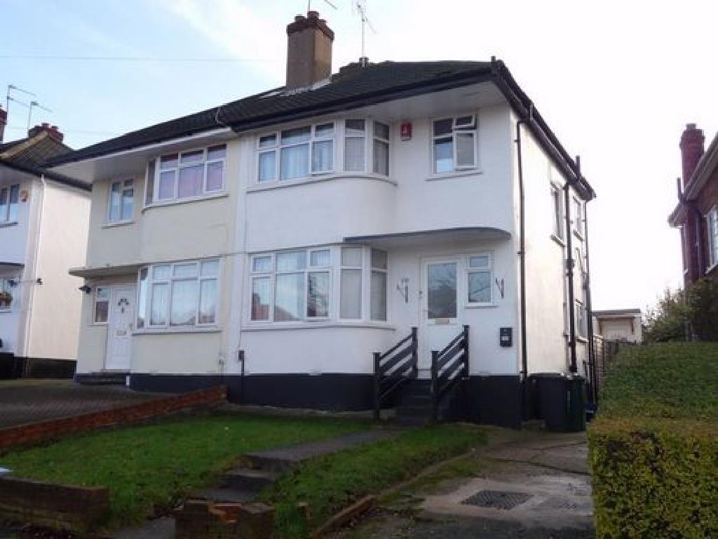 Riverdene, Edgware, HA8 3 bed semidetached house £1,550 pcm (£358 pw)