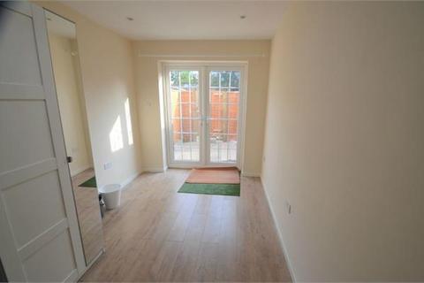 Studio to rent, Fernside Avenue, Mill Hill, NW7