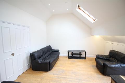 2 bedroom flat to rent - Hampden Way, Southgate, N14