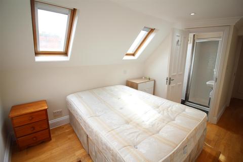 2 bedroom flat to rent - Hampden Way, Southgate, N14