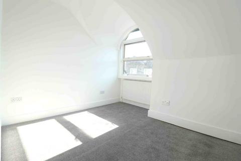 2 bedroom flat to rent, South Norwood High St, Croydon