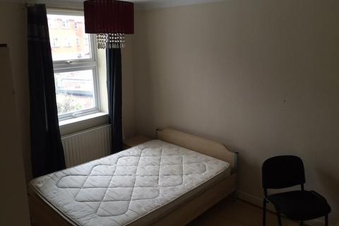 3 bedroom flat to rent, The Polygon, Polygon, Southampton, SO15