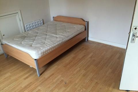 3 bedroom flat to rent, The Polygon, Polygon, Southampton, SO15