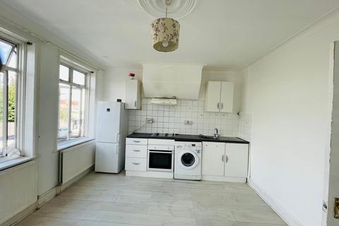 2 bedroom flat to rent, ilford, ig3 9ry