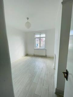 2 bedroom flat to rent, ilford, ig3 9ry