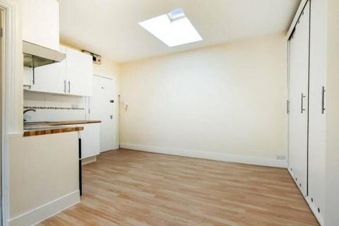 Studio to rent, Lindfield Gardens, Hampstead, London, NW3