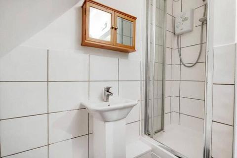 Studio to rent, Lindfield Gardens, Hampstead, London, NW3